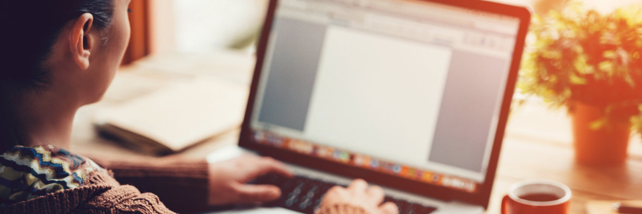 Why I Hate the Way Bipolar Mania Feels a woman typing on a computer