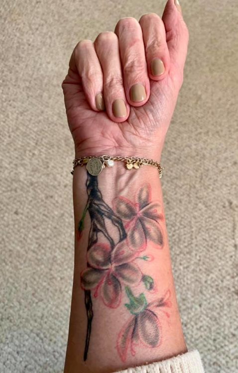 Tattoo Tuesday: Hands in Arms – VENI, VIDI