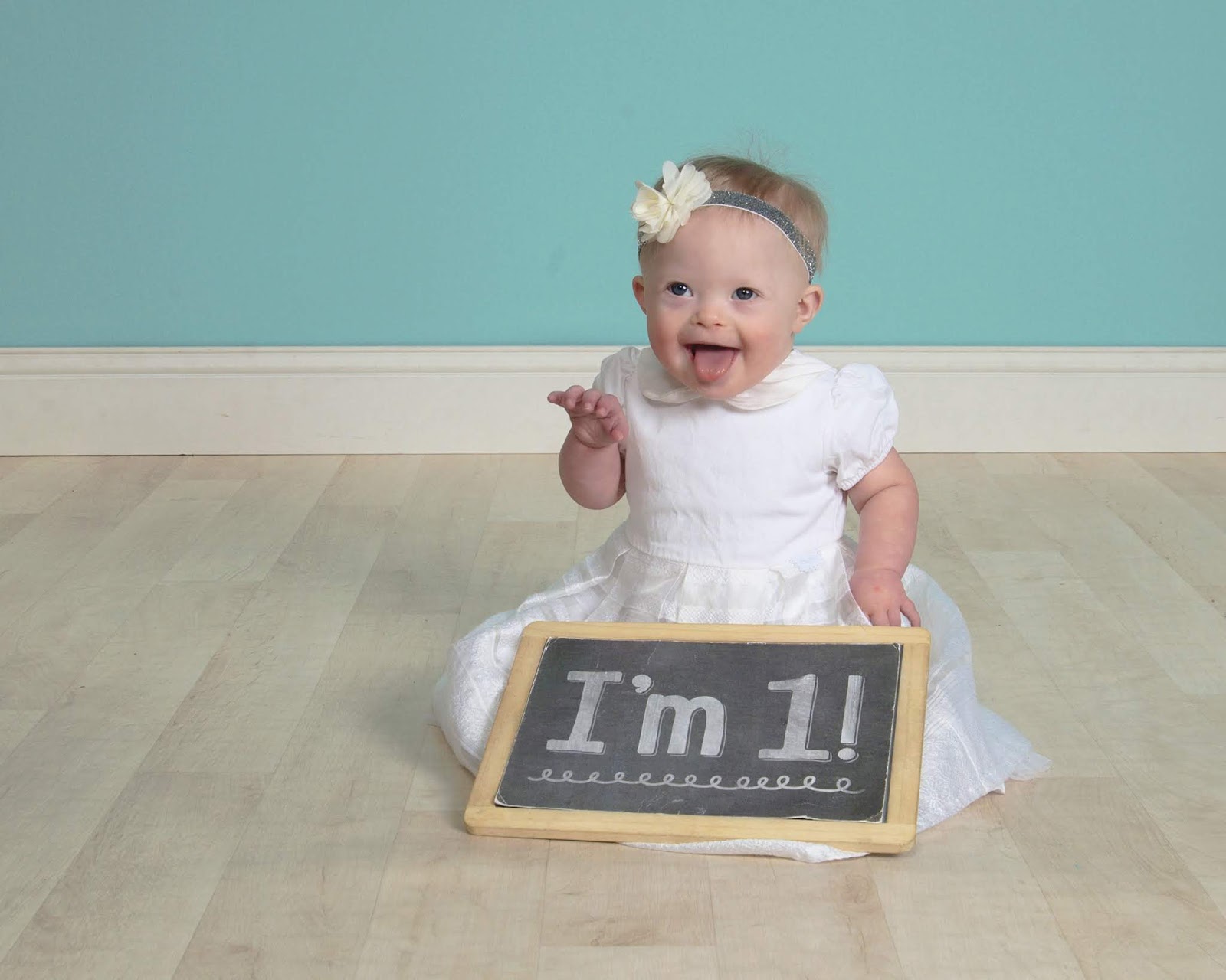 Alice with a sign saying "I'm 1!"