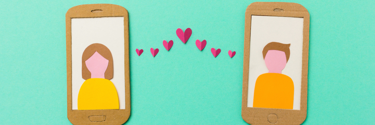 Why Dating With Bipolar Disorder Is Complex An illustration of two phones. One has a photo of a woman, the other of a man. There are hearts connecting them.