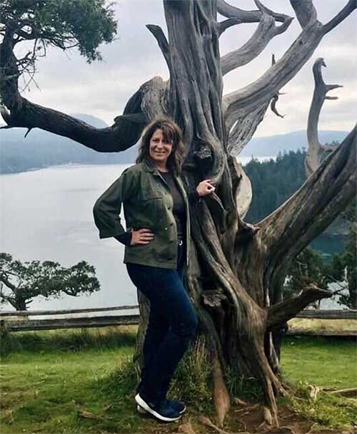 Cindy D. posing by a beautiful old tree.