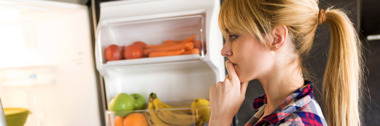 What It's Like Having an Expressive Language Disorder A young woman is looking in the fridge hesitantly.