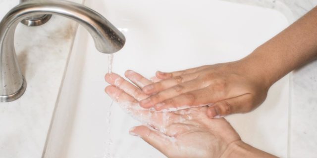 5 Tips for Reducing Your Risk of Getting Sick During Global Epidemic washing hands