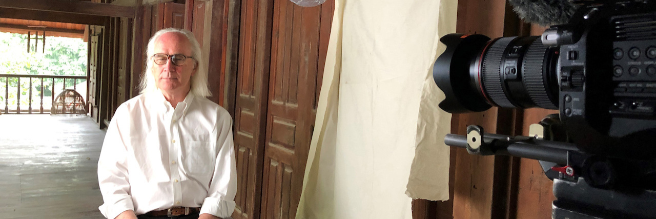 Ex cazador de virus federal dice que no hay que esperar del COVID-19 Dennis Carroll waits to be interviewed for the Netflix production of “Pandemic: How to Prevent an Outbreak.” Carroll for 15 years directed the pandemic influenza and emerging threats unit at the federal Agency for International Development (USAID) that helped identify more than 2,000 zoonotic viruses, or germs in animals. (Courtesy of Dennis Carroll)