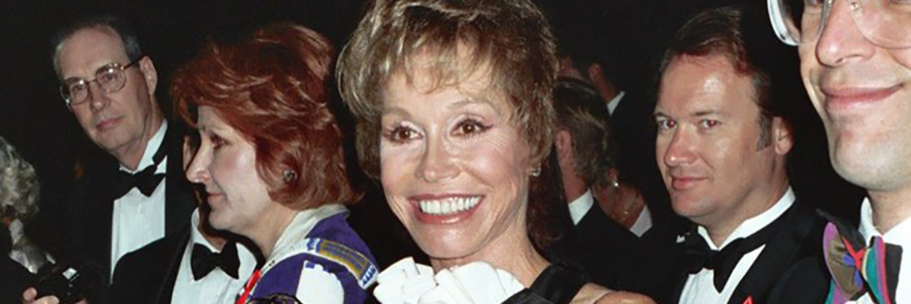 Mary Tyler Moore Dies at 80, Advocated for Diabetes Research Mary Tyler Moore holding her Emmy Award
