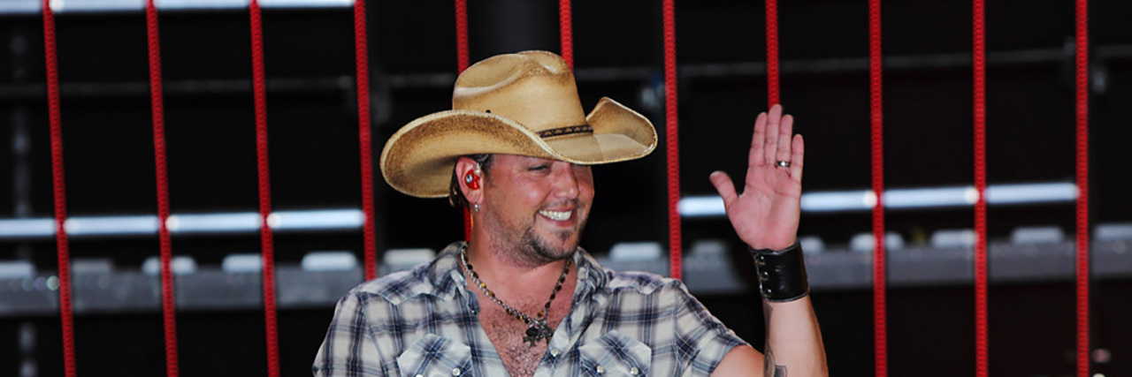 Jason Aldean Responds to Las Vegas Shooting, Performs Petty on 'SNL' Jason Aldean waving into the audience