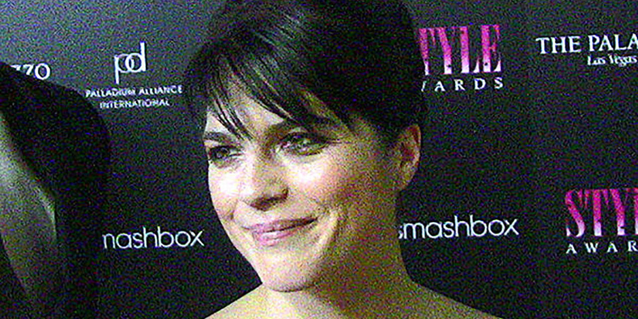 Selma Blair Uses Cane At Vanity Fair's Oscar Party