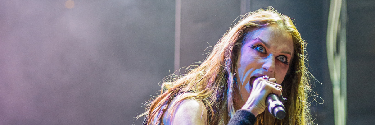 Singer Jill Janus Dies by Suicide at Age 43 Jill Janus performs onstage in an all-black ensemble