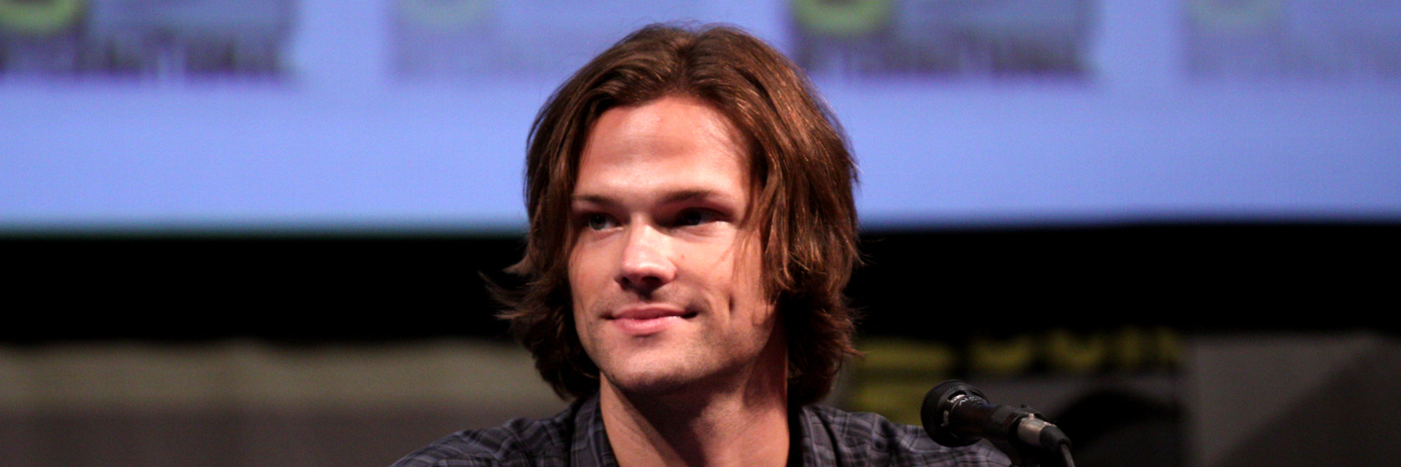 Jared_Padalecki sits at a San Diego ComicCon panel