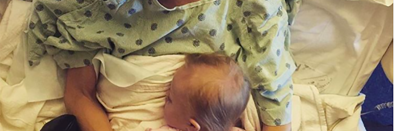 Joey Feek's daughter lays on top of her at a hospice center