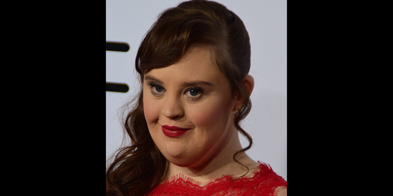 Jamie Brewer Wins Drama Desk Award For Best Featured Actress In A Play