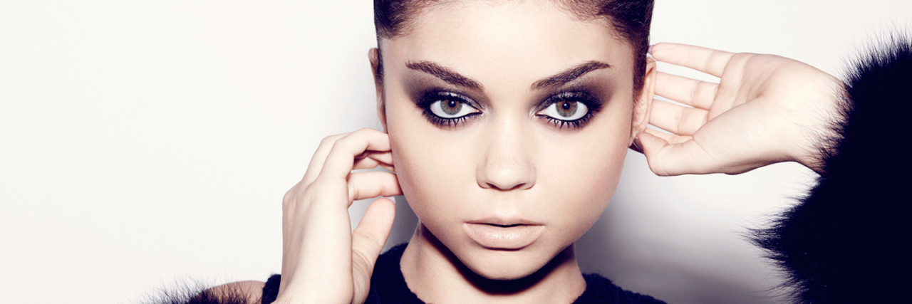 Sarah Hyland Tweets Question About Doctors Not Listening Sarah Hyland poses while wearing a black ensemble