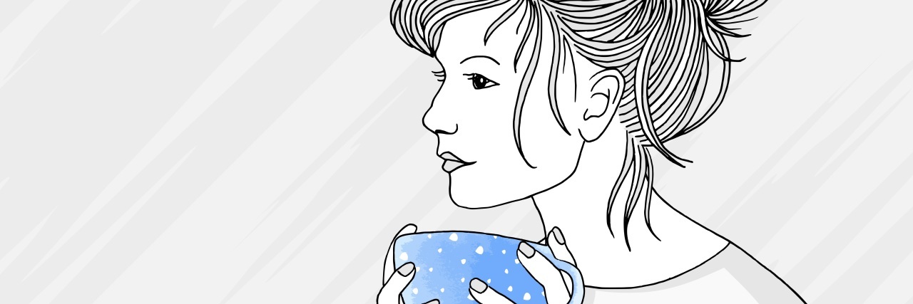 Woman holding a blue coffee cup.