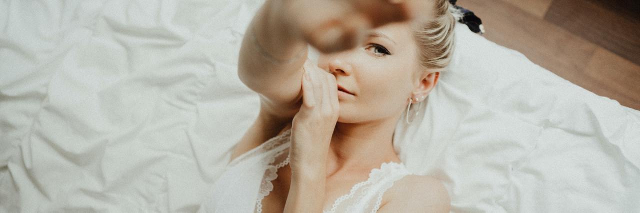 How COVID-19 Quarantine Affected My BPD A woman looking up