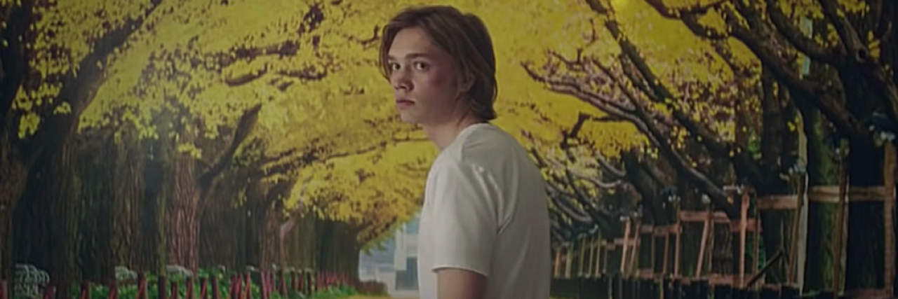 My Review of 'Words on Bathroom Walls' as Someone With Schizophrenia A man in front of a wall of flowers