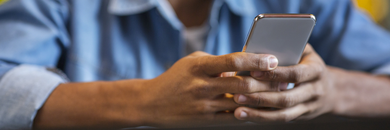 11 Things We Learned About Epilepsy From a Twitter Chat Black teen texting on cell phone