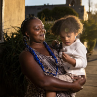 Nakenya Allen and her son Landon outside their home in Martinez, California. Martin do Nascimento / Resolve Magazine