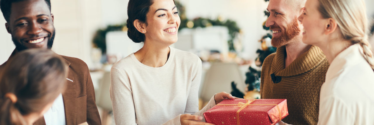 COVID-19 Gift Guide for your Friends with Fibromyalgia People giving gifts