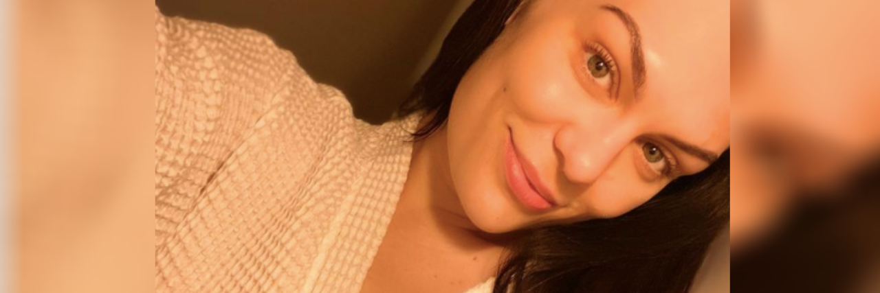 Singer Jessie J Reveals Rare Ménière’s Disease Diagnosis Jessie J, a woman wih long dark hair, wears a white bathrobe