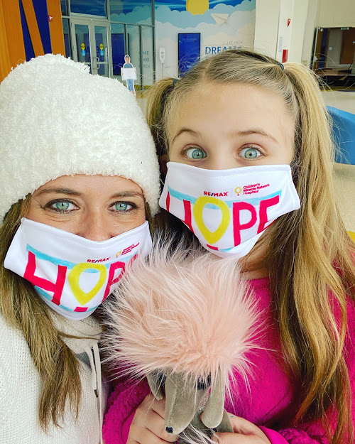 Jessica and her daughter wearing matching face masks that say "Hope."