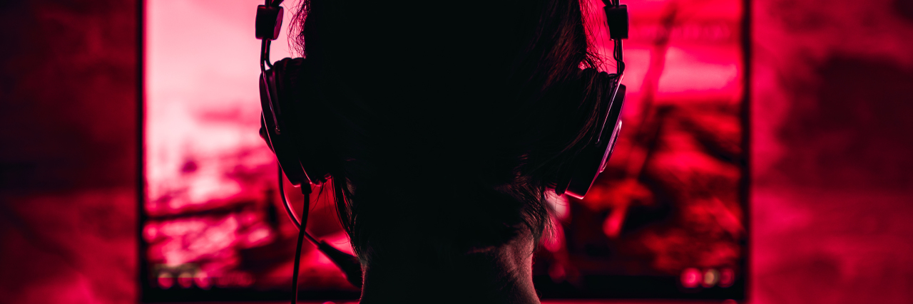 Forgetting to Eat Could Be a Symptom of ADHD Woman focusing on a video game