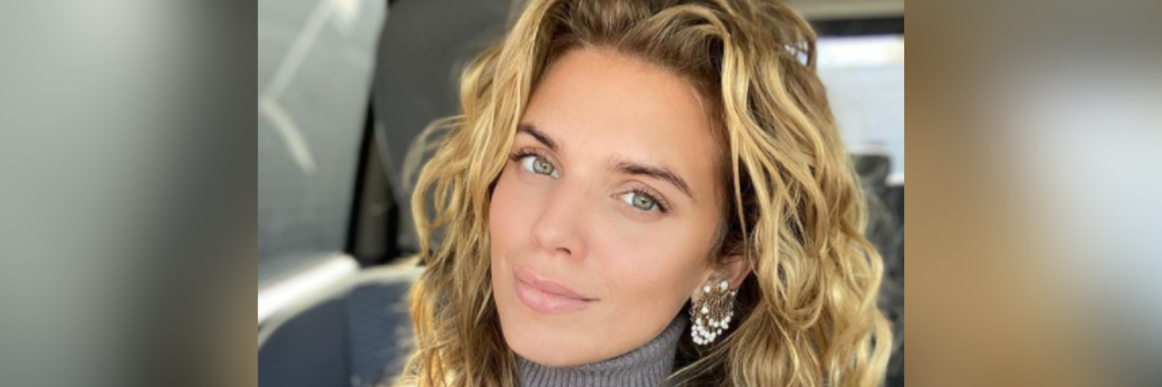 AnnaLynne McCord Reveals Dissociative Identity Disorder Diagnosis Selfie of Annalynn McCord