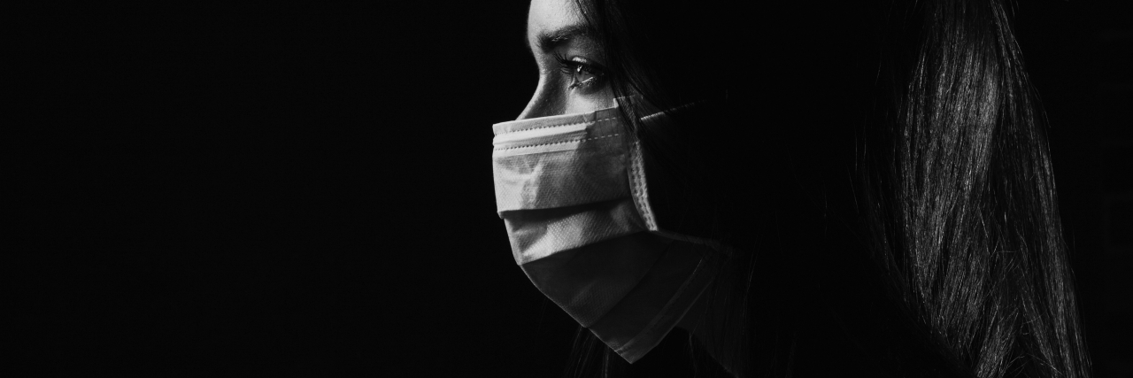 Woman wearing a protective mask during the COVID-19 pandemic.