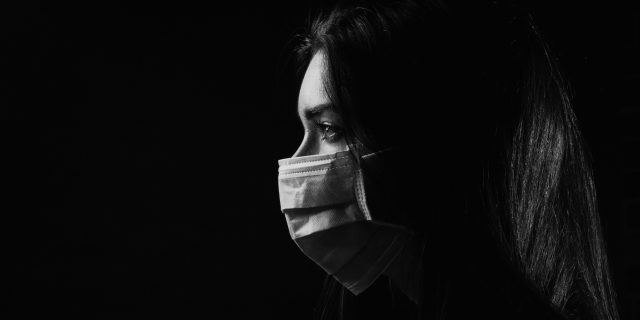 Woman wearing a protective mask during the COVID-19 pandemic.
