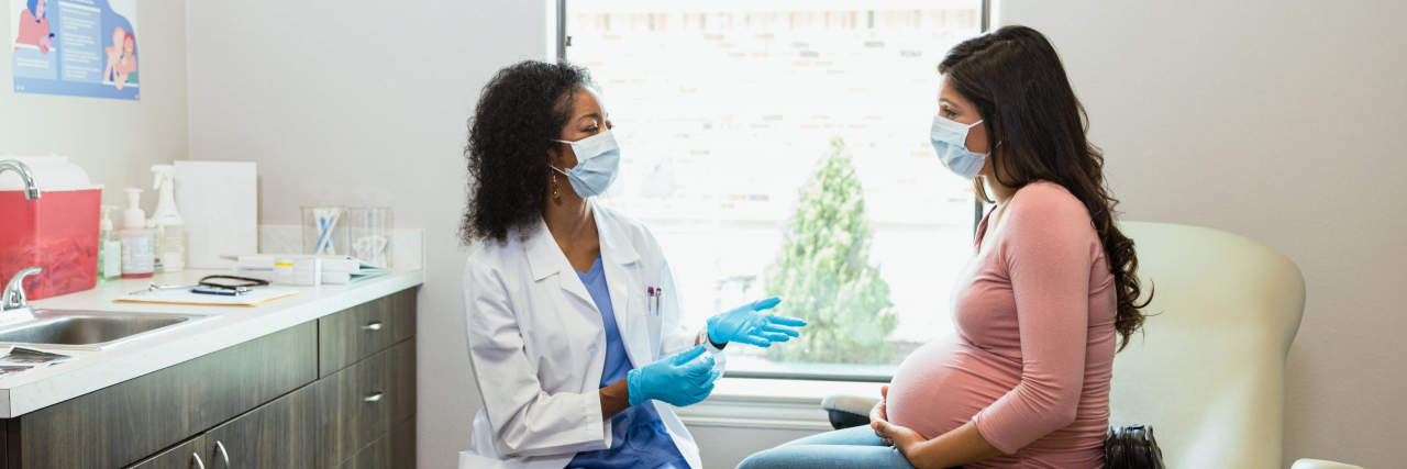 What Makes a Good OBGYN vs. a Bad OBGYN OBGYN talking to patient