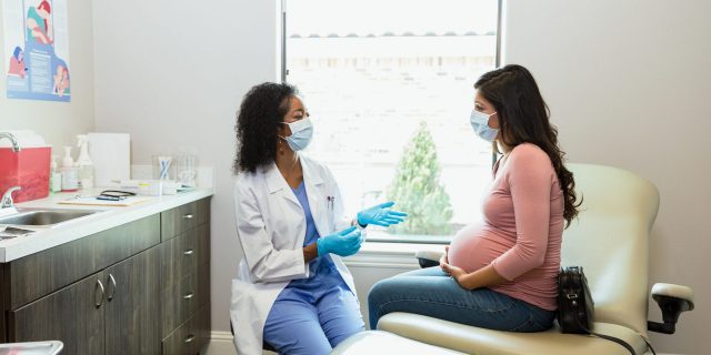 What Makes a Good OBGYN vs. a Bad OBGYN OBGYN talking to patient