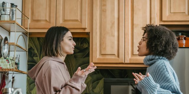 Signs of a Narcissistic Friend: When Friendship Becomes One‑Sided, Confusing, and Draining two friends fighting