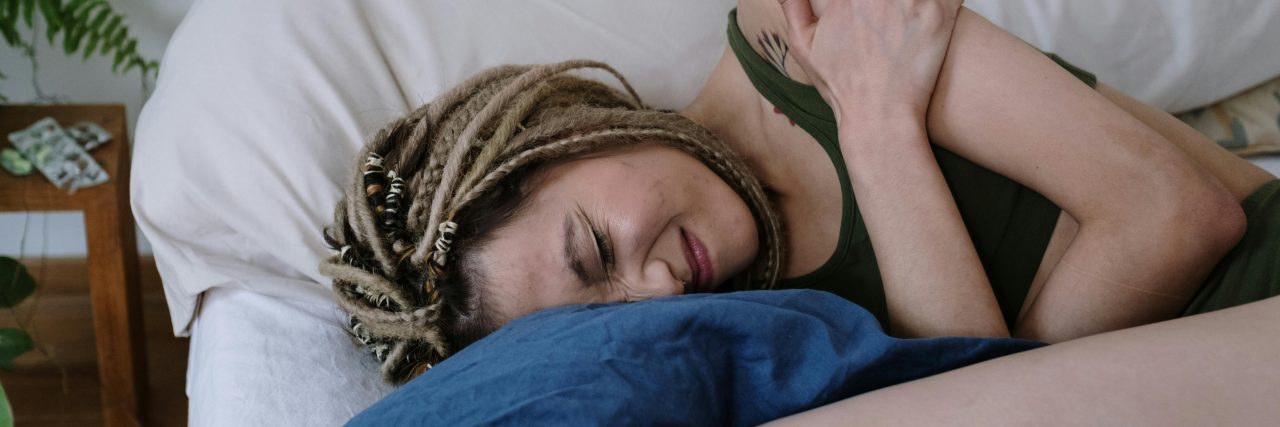 ‘Sneaky’ Volvulus Symptoms: The Subtle Signs You Shouldn’t Ignore person with abdominal pain