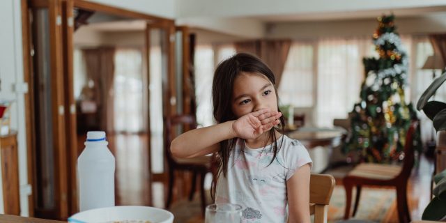 little girl with itchy mouth from drinking milk